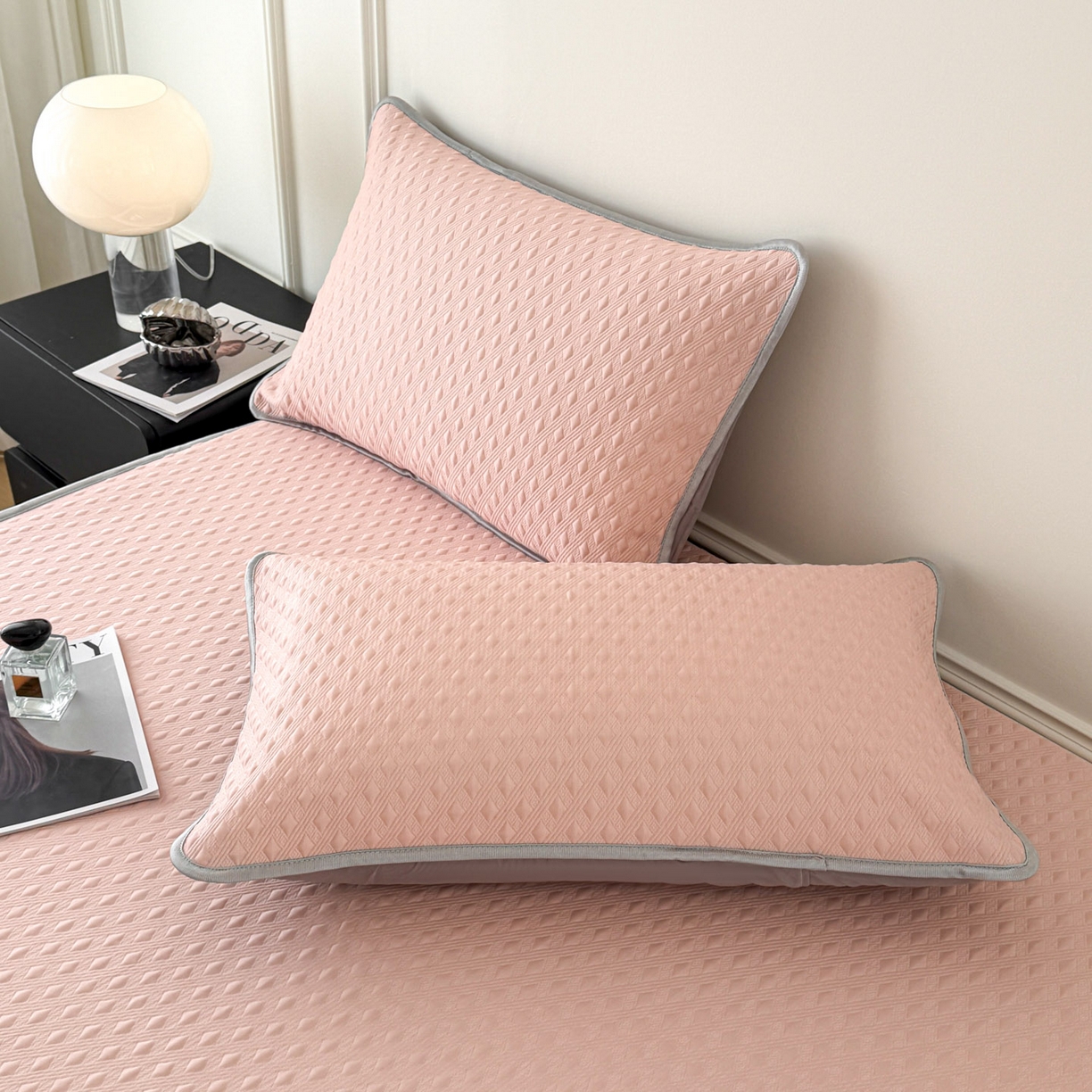 91家纺网 家纺一手货源 找家纺 倾慕家纺 2026春夏新款全PE冰豆豆全包围床笠款凉席席子 菱形泡粉