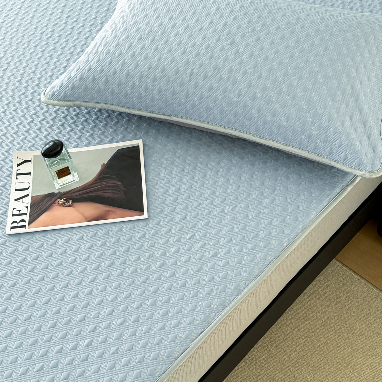 91家纺网 家纺一手货源 找家纺 倾慕家纺 2026春夏新款全PE冰豆豆全包围床笠款凉席席子 菱形泡蓝