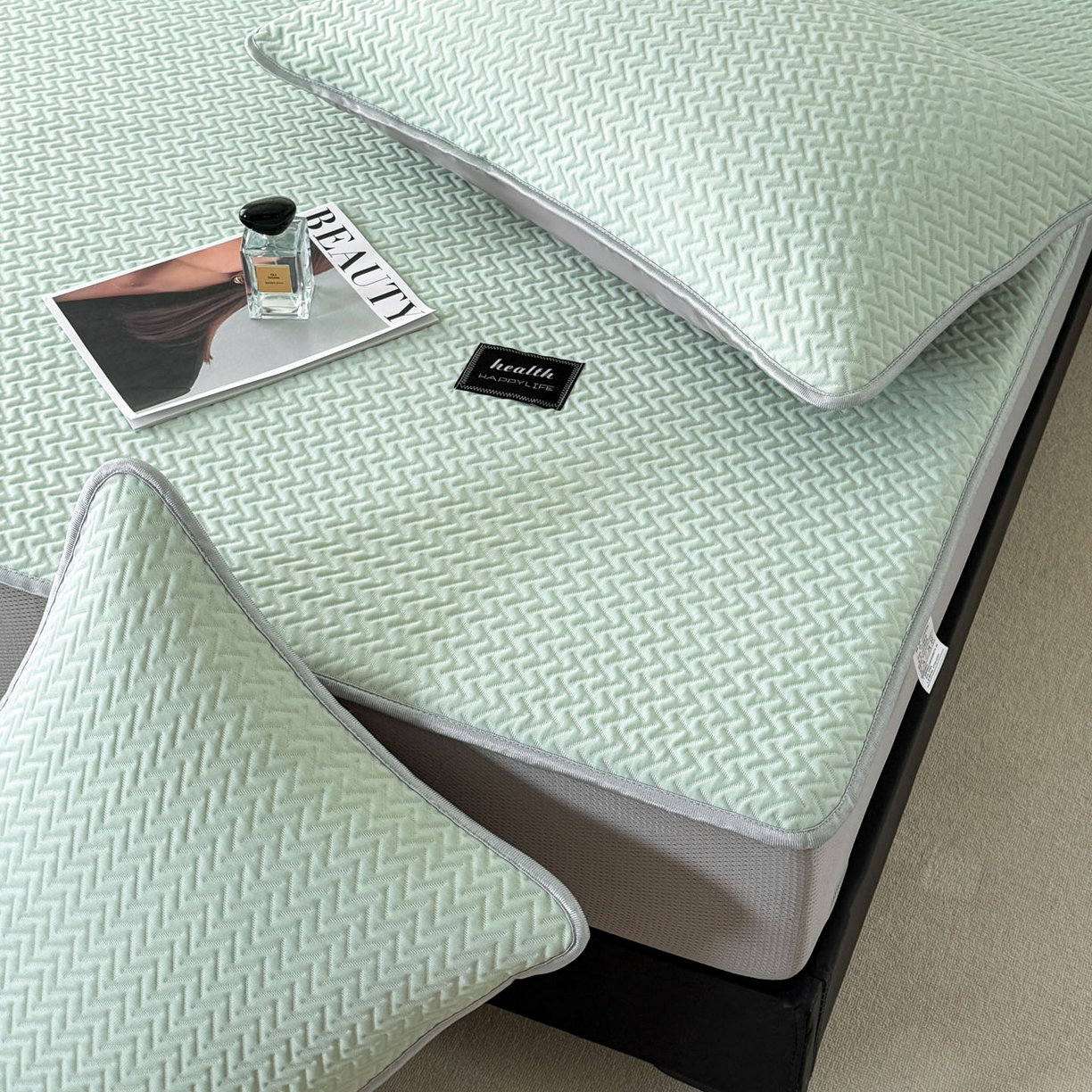 91家纺网 家纺一手货源 找家纺 倾慕家纺 2026春夏新款全PE冰豆豆全包围床笠款凉席席子 箭纹绿