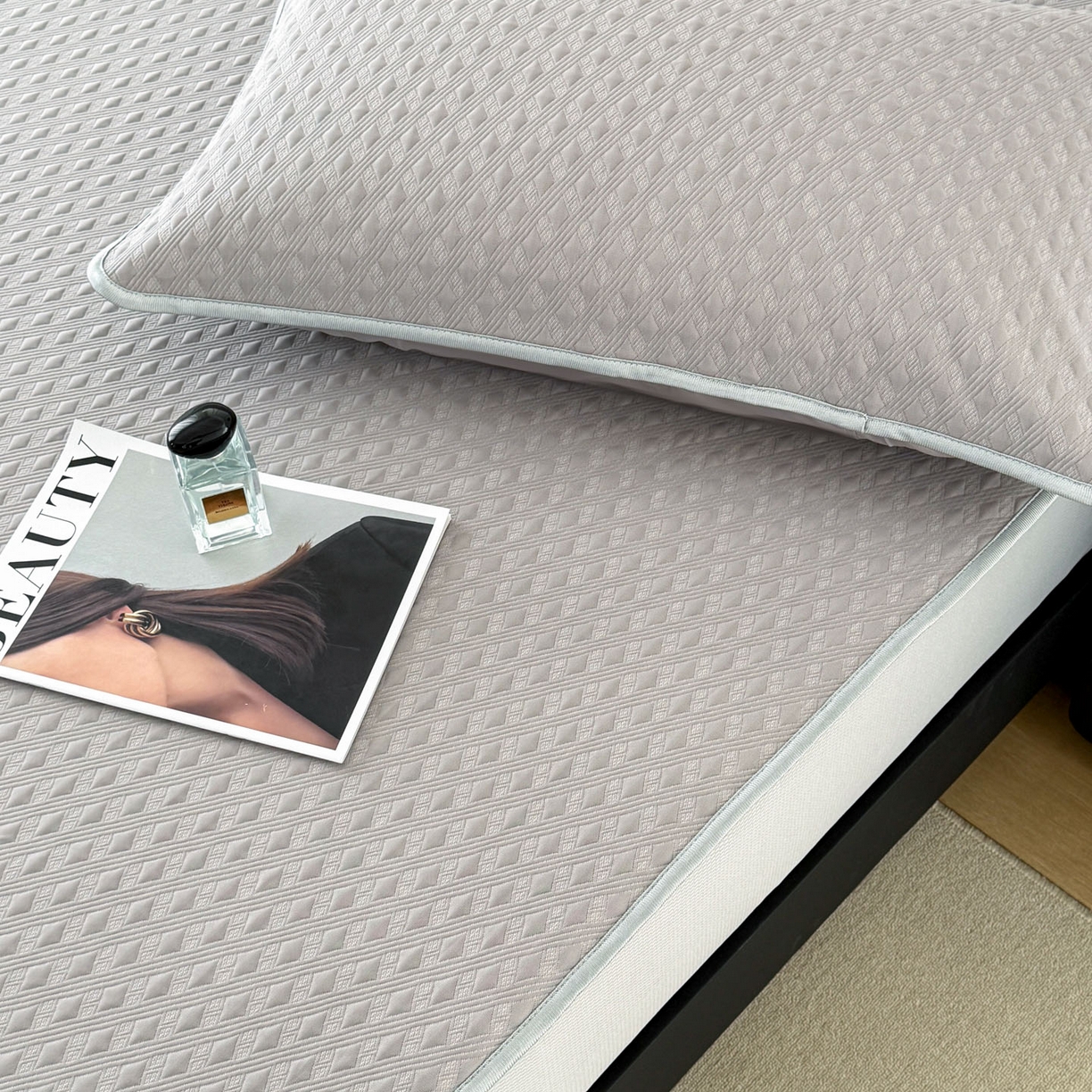 91家纺网 家纺一手货源 找家纺 倾慕家纺 2026春夏新款全PE冰豆豆全包围床笠款凉席席子 菱形泡灰