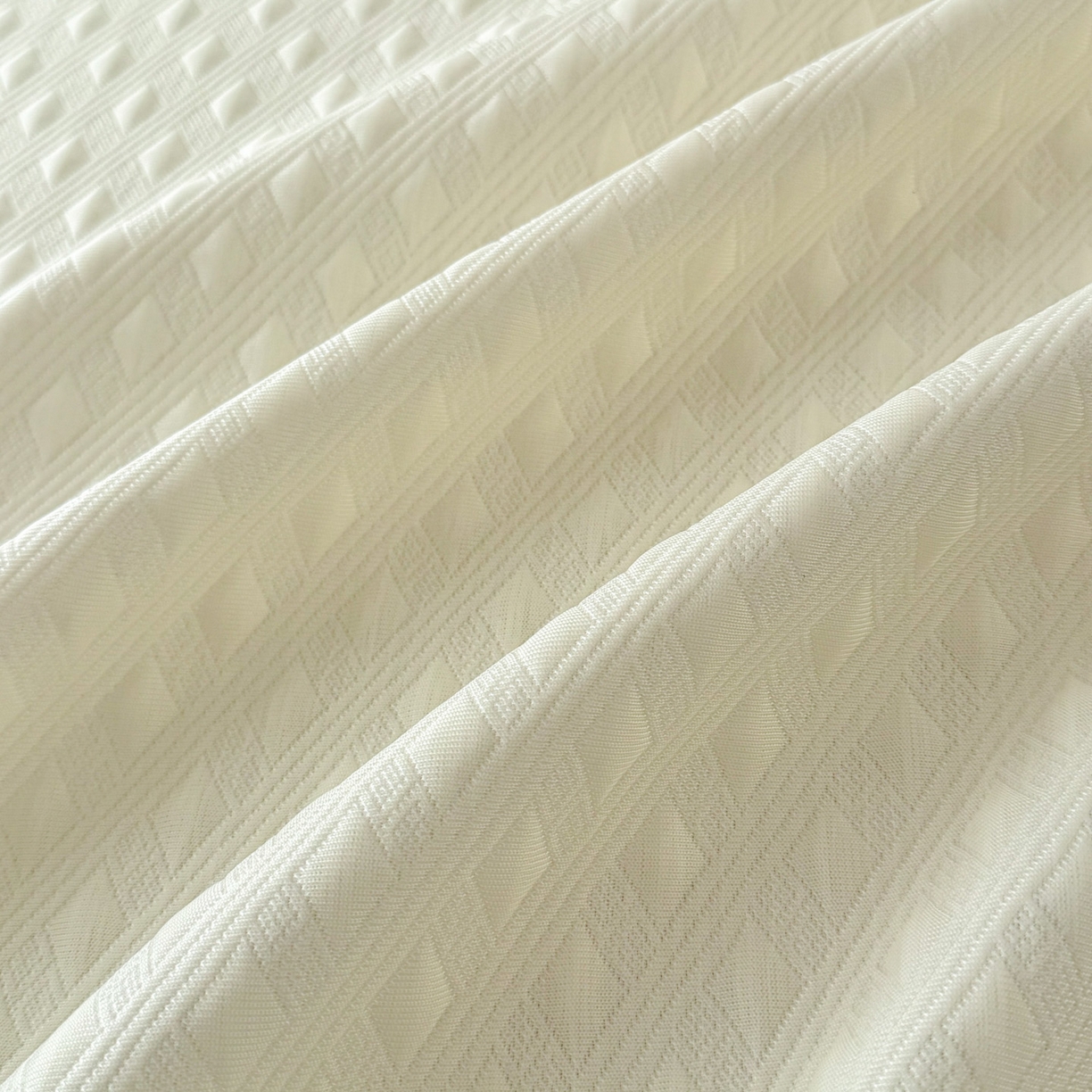 91家纺网 家纺一手货源 找家纺 倾慕家纺 2026春夏新款全PE冰豆豆全包围床笠款凉席席子 菱形泡米白