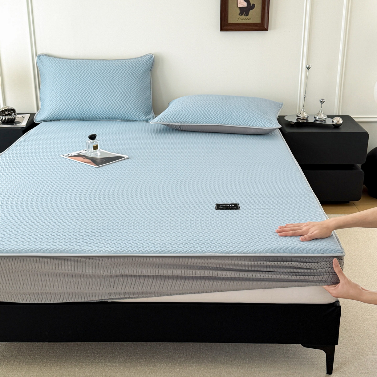 91家纺网 家纺一手货源 找家纺 倾慕家纺 2026春夏新款全PE冰豆豆全包围床笠款凉席席子 箭纹蓝