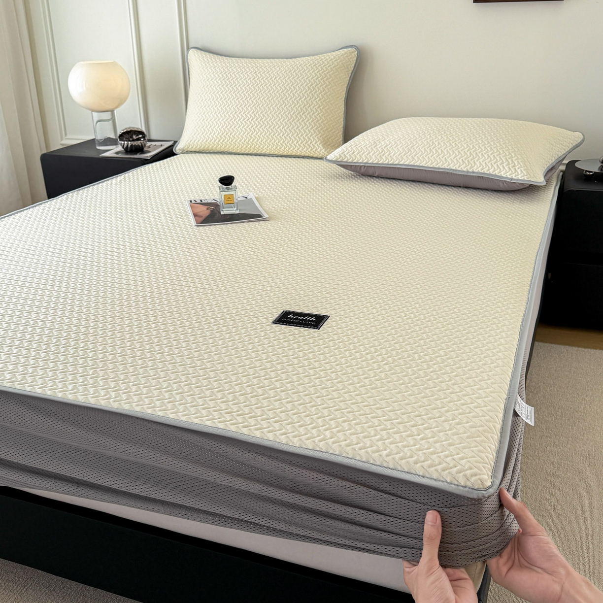 91家纺网 家纺一手货源 找家纺 倾慕家纺 2026春夏新款全PE冰豆豆全包围床笠款凉席席子 箭纹米白