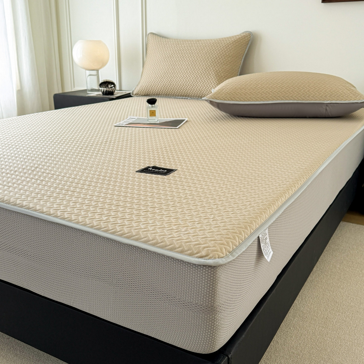 91家纺网 家纺一手货源 找家纺 倾慕家纺 2026春夏新款全PE冰豆豆全包围床笠款凉席席子 箭纹卡其