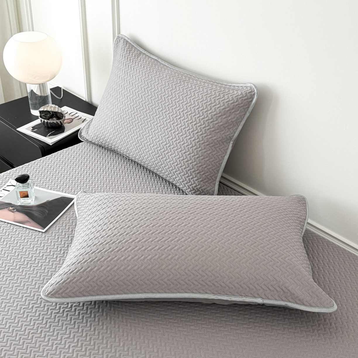 91家纺网 家纺一手货源 找家纺 倾慕家纺 2026春夏新款全PE冰豆豆全包围床笠款凉席席子 箭纹灰