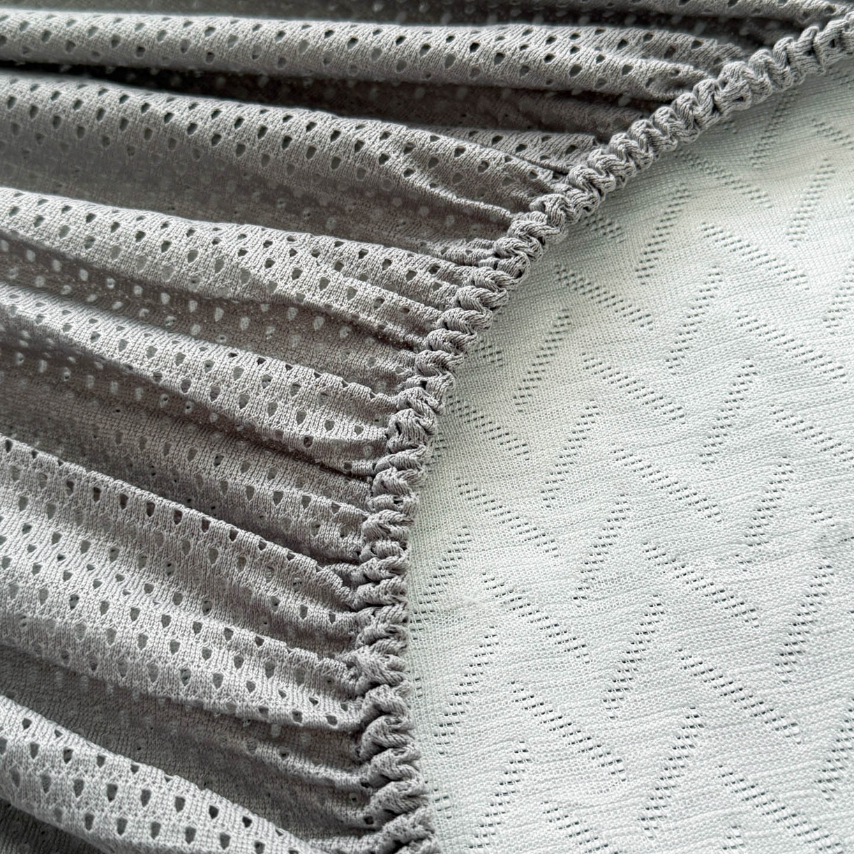 91家纺网 家纺一手货源 找家纺 倾慕家纺 2026春夏新款全PE冰豆豆全包围床笠款凉席席子 箭纹绿