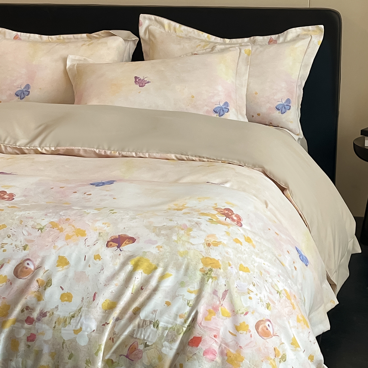 91家纺网 家纺一手货源 找家纺 经年 2026春夏新款天丝数码印花四件套-花漾蝶影 花漾蝶影-香槟