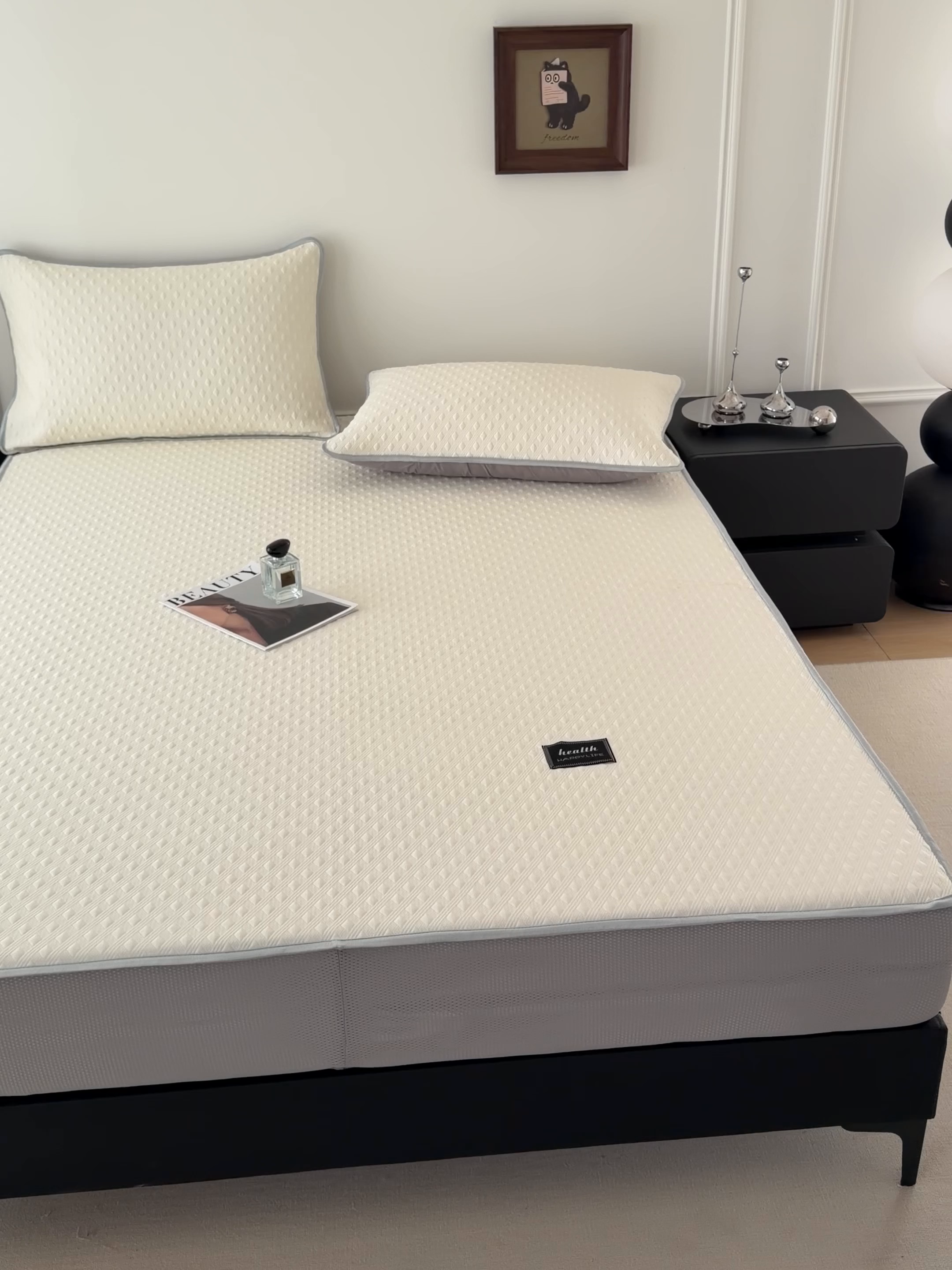 91家纺网 家纺一手货源 找家纺 倾慕家纺 2026春夏新款全PE冰豆豆全包围床笠款凉席席子 菱形泡米白