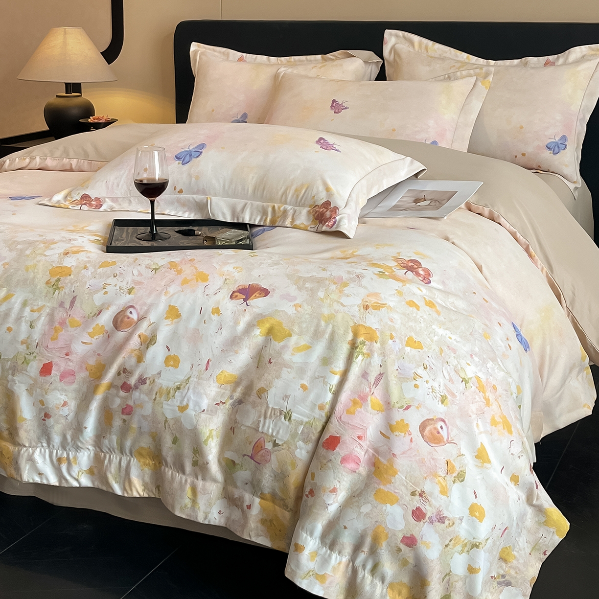 91家纺网 家纺一手货源 找家纺 经年 2026春夏新款天丝数码印花四件套-花漾蝶影 花漾蝶影-香槟