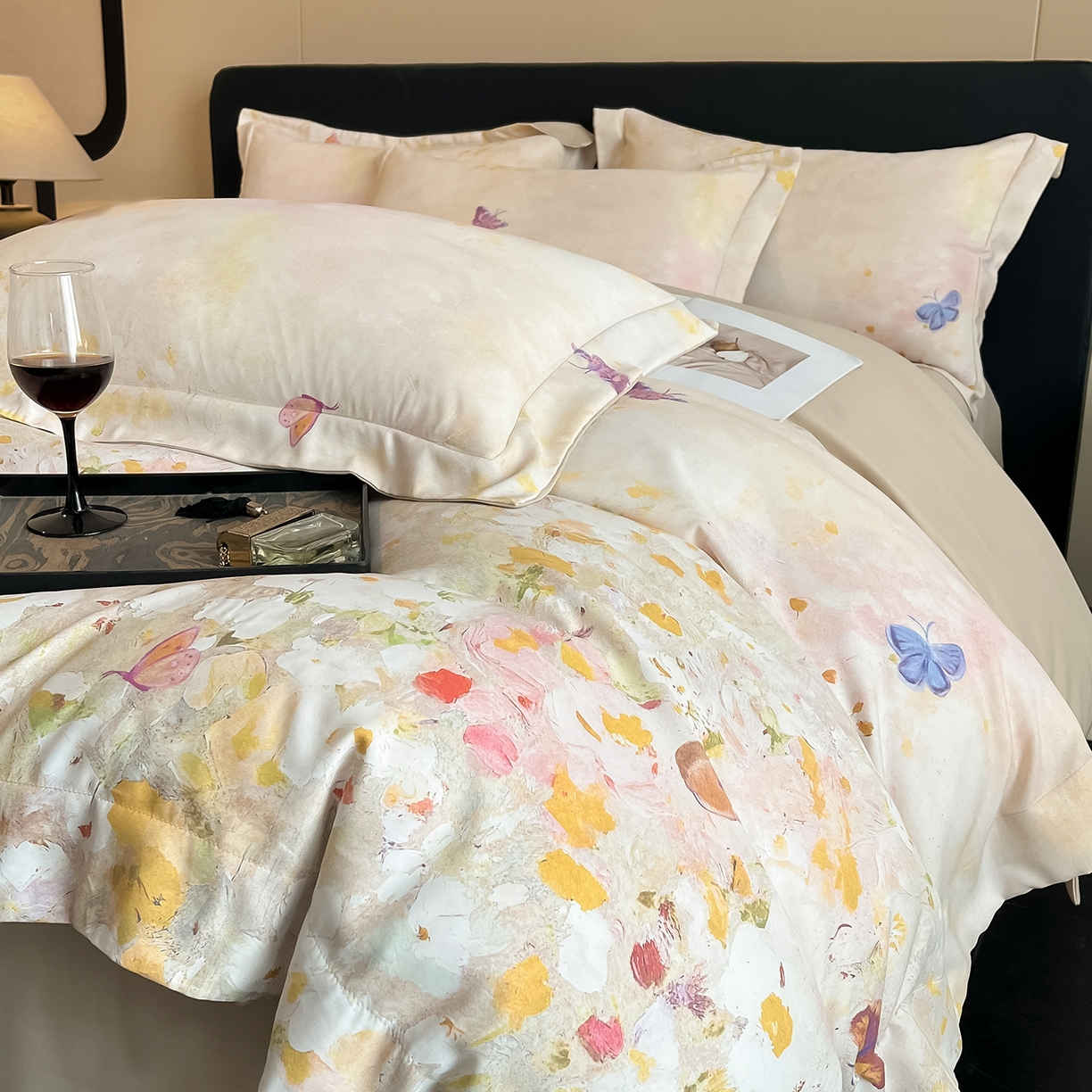 91家纺网 家纺一手货源 找家纺 经年 2026春夏新款天丝数码印花四件套-花漾蝶影 花漾蝶影-香槟