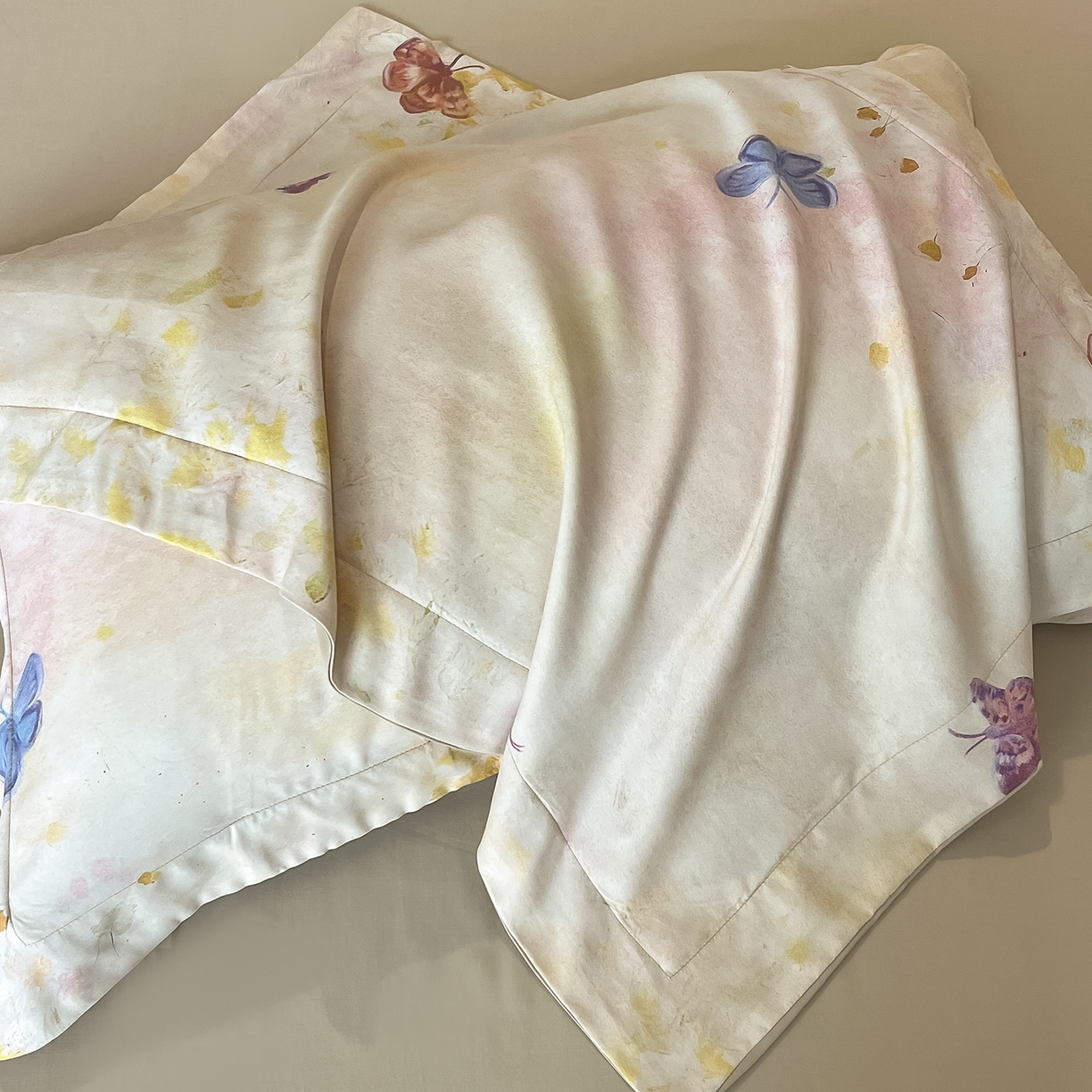 91家纺网 家纺一手货源 找家纺 经年 2026春夏新款天丝数码印花四件套-花漾蝶影 花漾蝶影-香槟