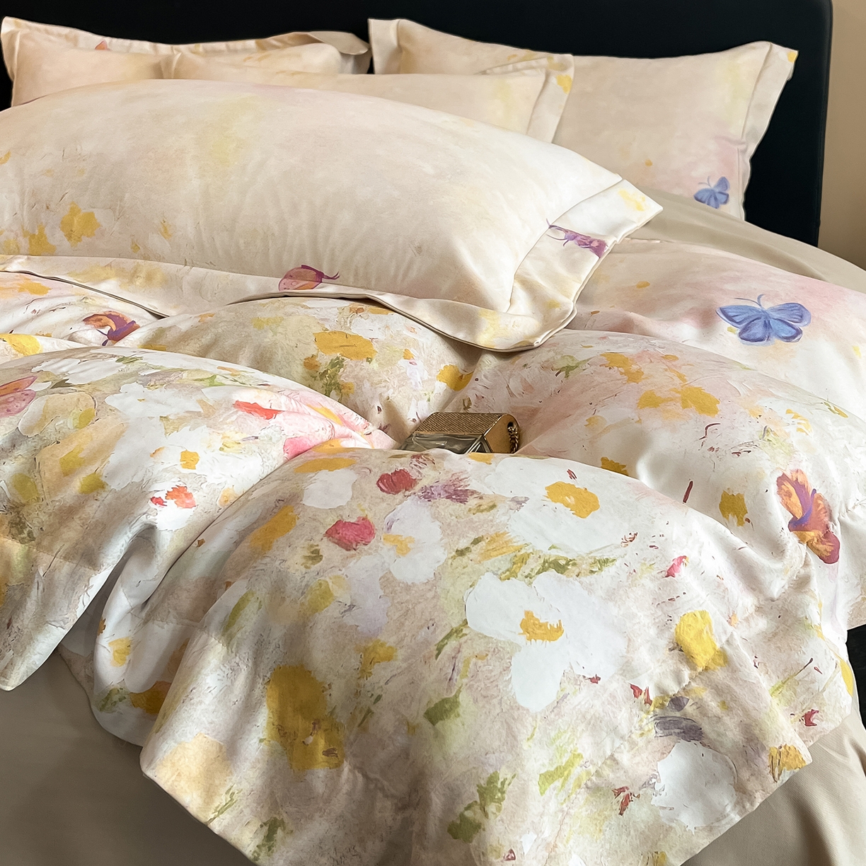 91家纺网 家纺一手货源 找家纺 经年 2026春夏新款天丝数码印花四件套-花漾蝶影 花漾蝶影-香槟