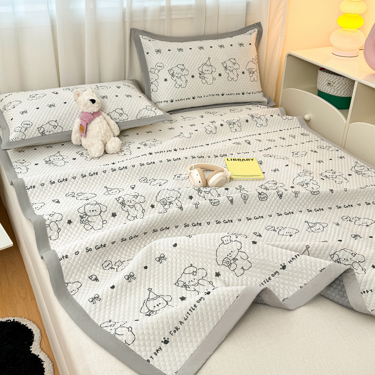 91家纺网 家纺一手货源 找家纺 寐居家纺 2026新款冰豆豆数码印花席三明治底凉席席子 线条小狗