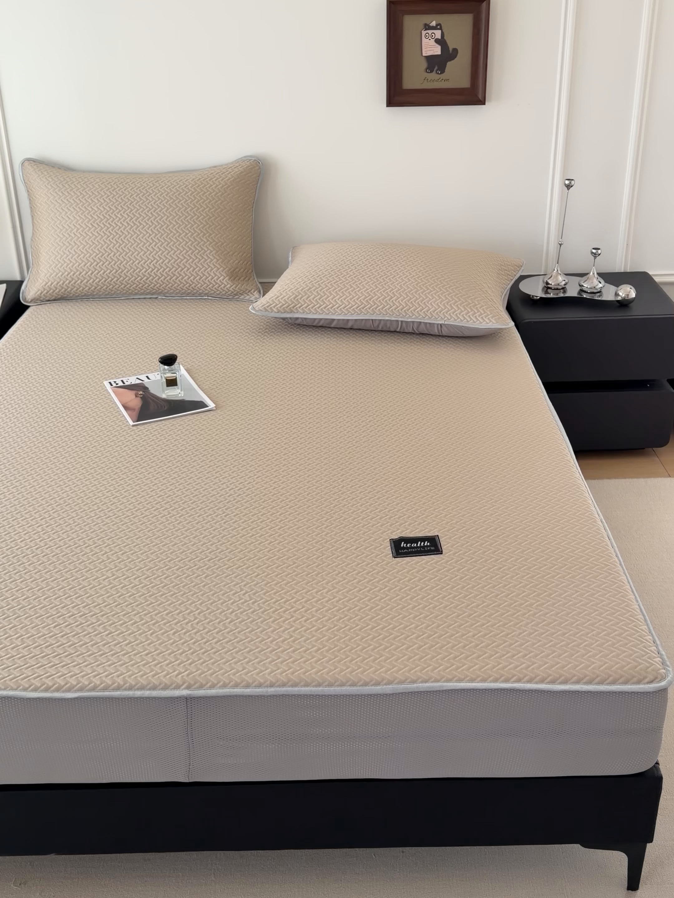 91家纺网 家纺一手货源 找家纺 倾慕家纺 2026春夏新款全PE冰豆豆全包围床笠款凉席席子 箭纹卡其