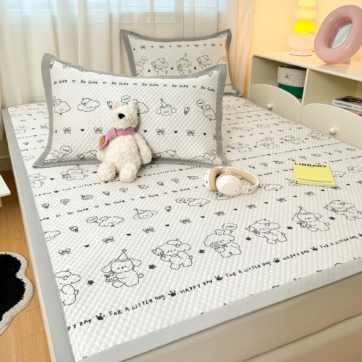 91家纺网 家纺一手货源 找家纺 寐居家纺 2026新款冰豆豆数码印花席三明治底凉席席子 线条小狗