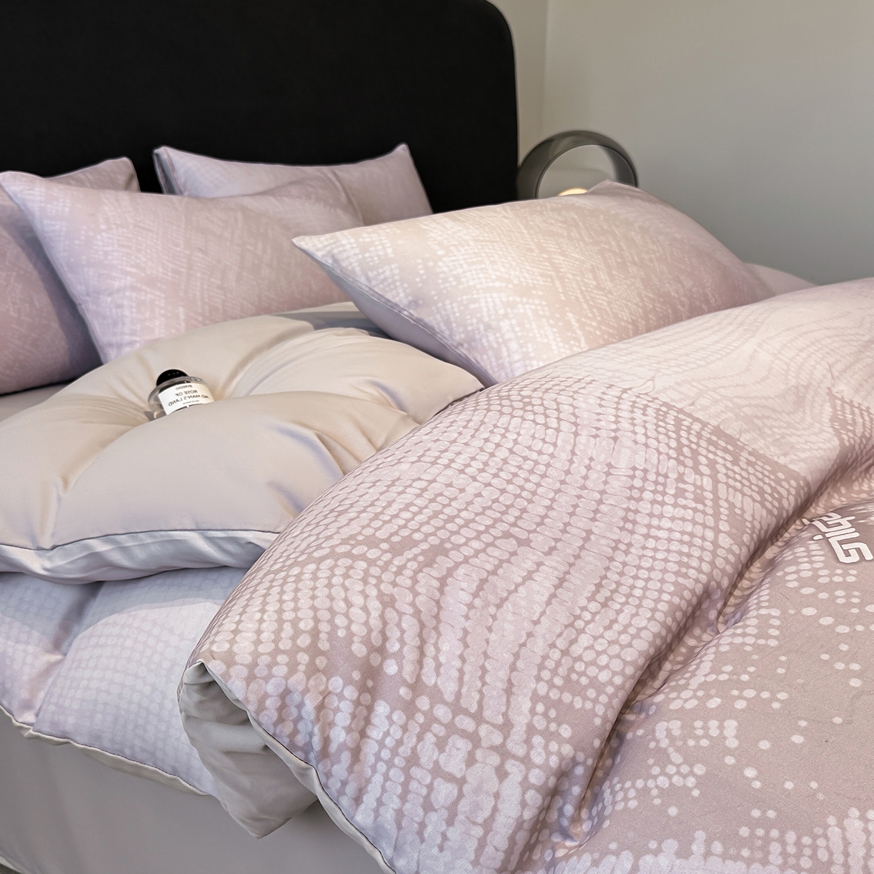 91家纺网 家纺一手货源 找家纺 经年 2026春夏新款天丝数码印花四件套-凛风逸韵 凛风逸韵-爵士灰