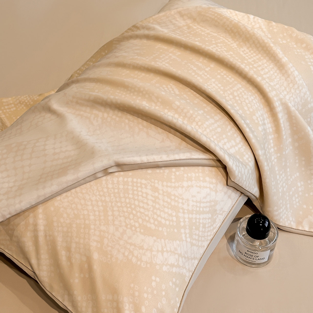 91家纺网 家纺一手货源 找家纺 经年 2026春夏新款天丝数码印花四件套-凛风逸韵 凛风逸韵-香槟