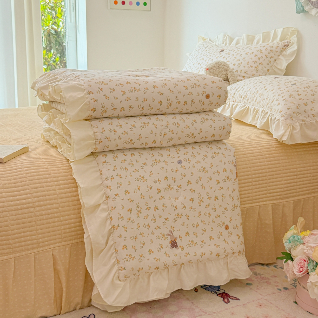 91家纺网 家纺一手货源 找家纺 女子家纺 2026新款全棉花边夏被全棉床盖夏被四件套 暖菊花兔