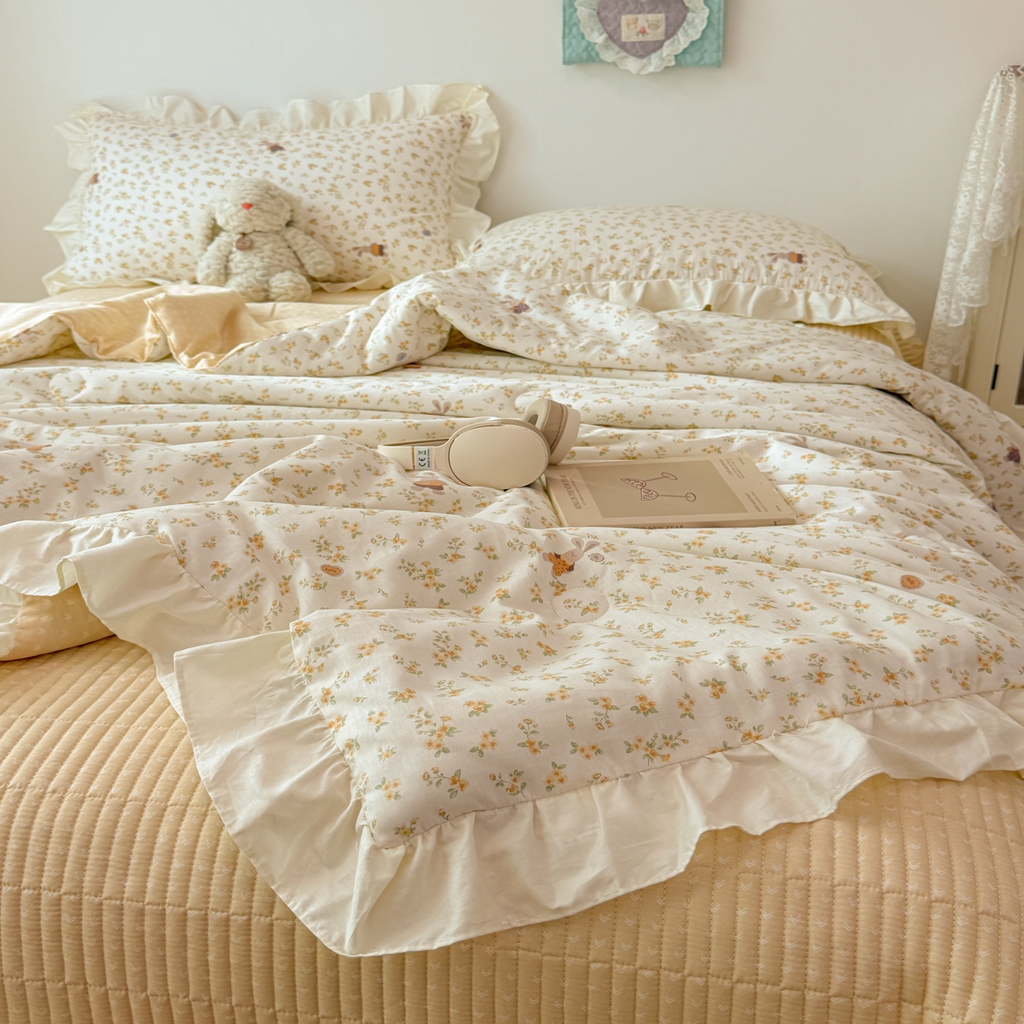 91家纺网 家纺一手货源 找家纺 女子家纺 2026新款全棉花边夏被全棉床盖夏被四件套 暖菊花兔