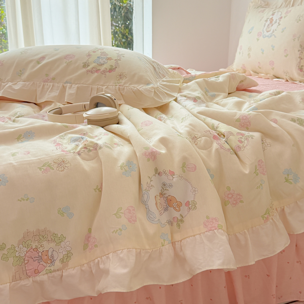 91家纺网 家纺一手货源 找家纺 女子家纺 2026新款全棉花边夏被全棉床盖夏被四件套 云间花信