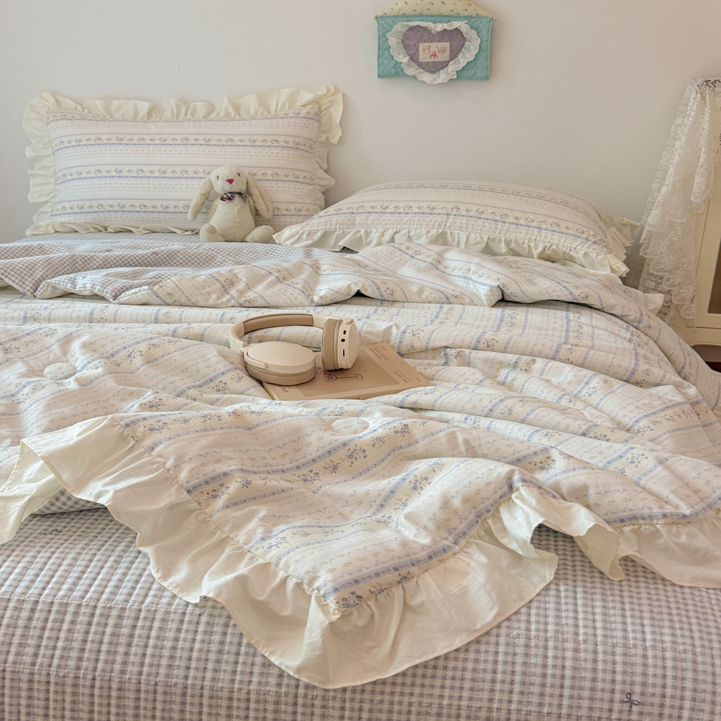 91家纺网 家纺一手货源 找家纺 女子家纺 2026新款全棉花边夏被全棉床盖夏被四件套 素条花-蓝