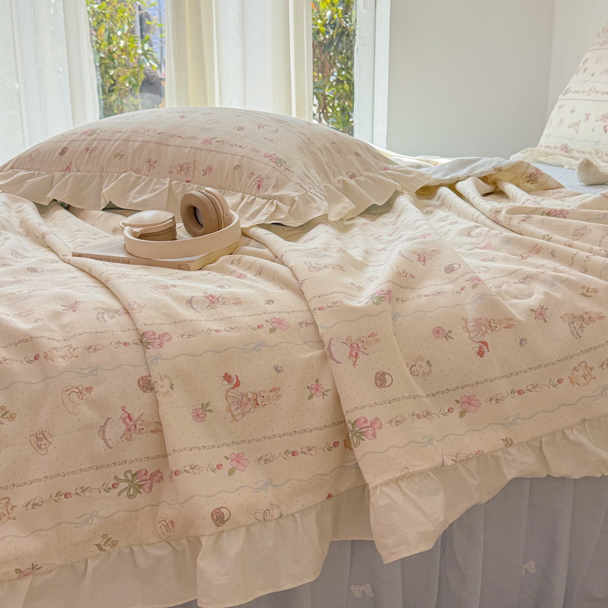 91家纺网 家纺一手货源 找家纺 女子家纺 2026新款全棉花边夏被全棉床盖夏被四件套 幸福小兔