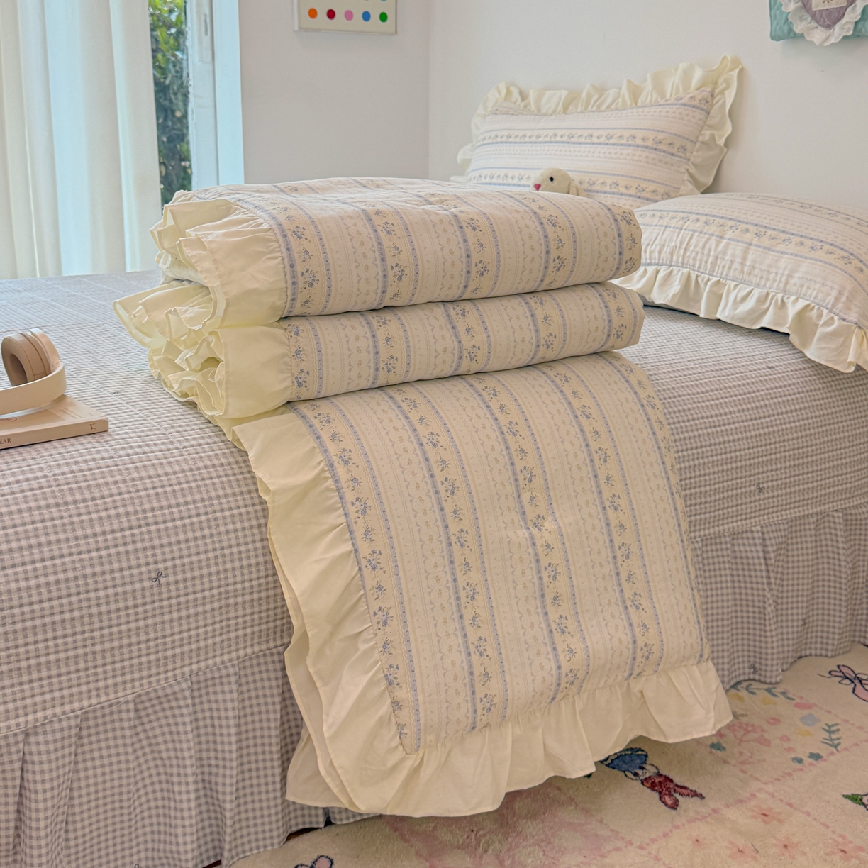 91家纺网 家纺一手货源 找家纺 女子家纺 2026新款全棉花边夏被全棉床盖夏被四件套 素条花-蓝