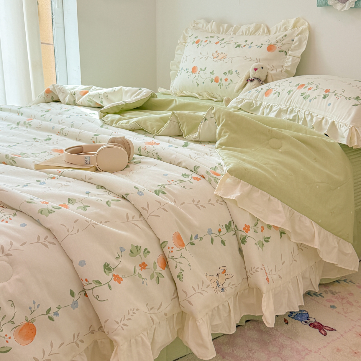 91家纺网 家纺一手货源 找家纺 女子家纺 2026新款全棉花边夏被全棉床盖夏被四件套 牵藤兔