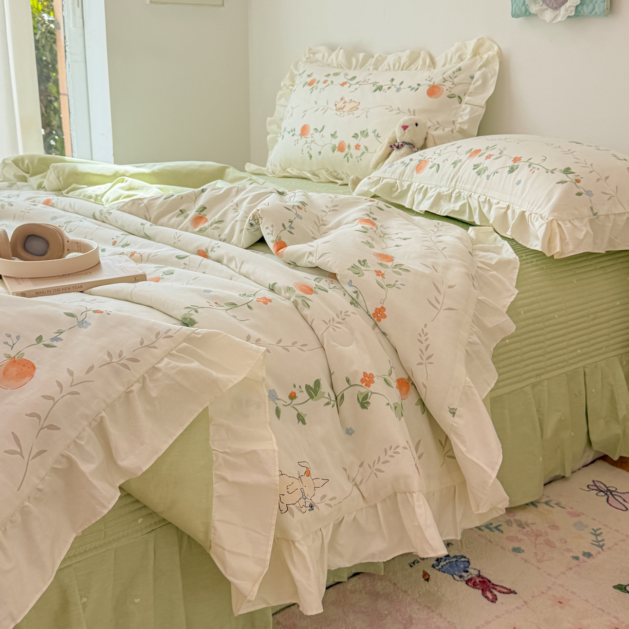 91家纺网 家纺一手货源 找家纺 女子家纺 2026新款全棉花边夏被全棉床盖夏被四件套 牵藤兔