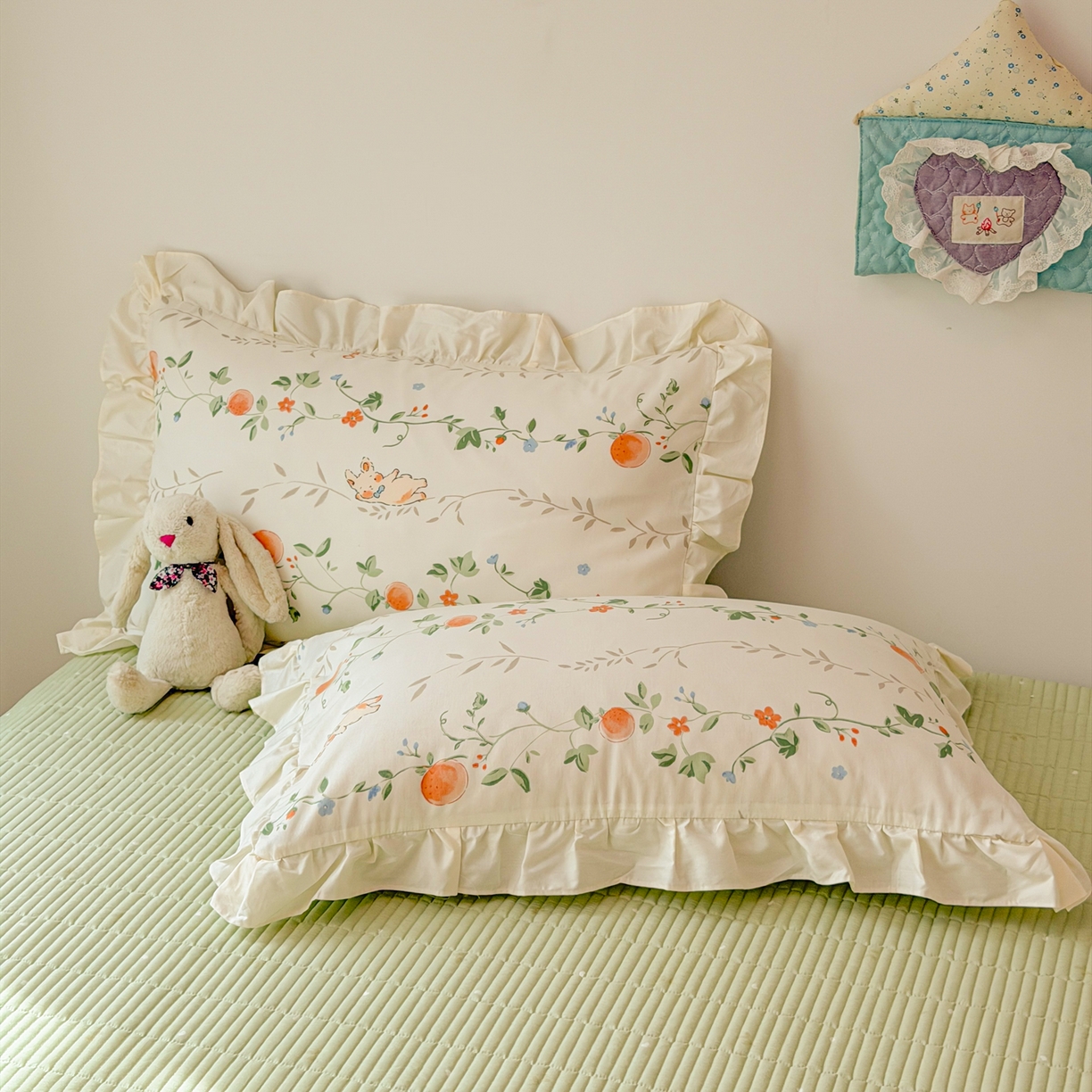 91家纺网 家纺一手货源 找家纺 女子家纺 2026新款全棉花边夏被全棉床盖夏被四件套 牵藤兔