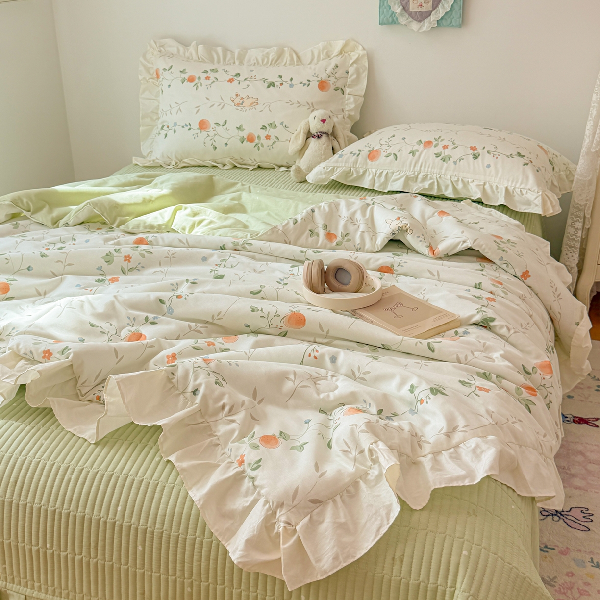 91家纺网 家纺一手货源 找家纺 女子家纺 2026新款全棉花边夏被全棉床盖夏被四件套 牵藤兔