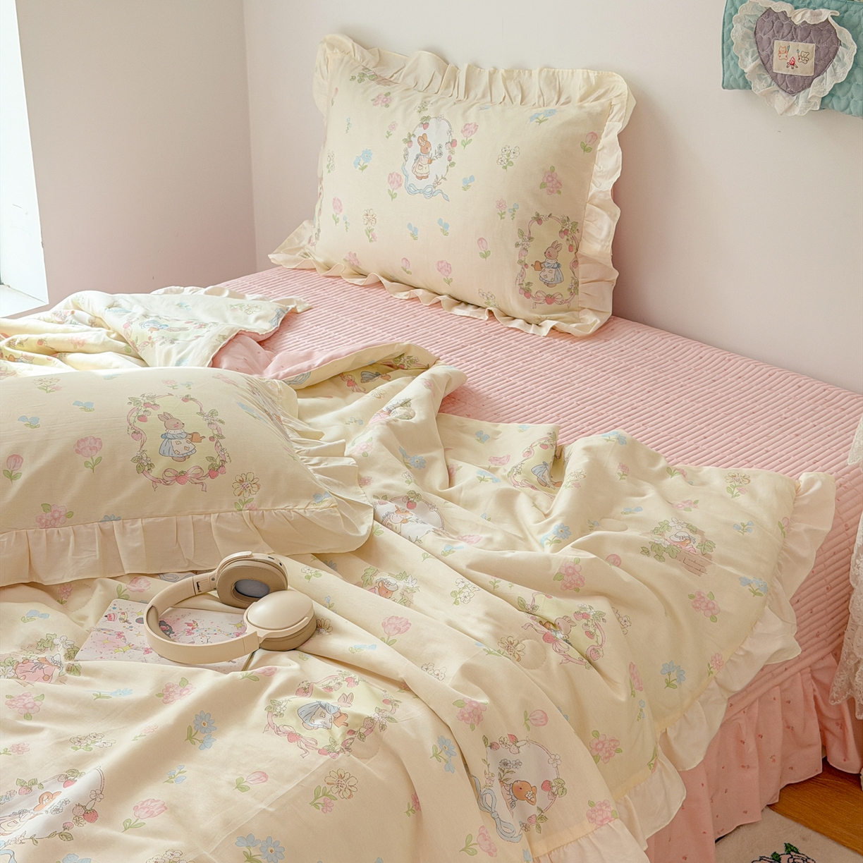 91家纺网 家纺一手货源 找家纺 女子家纺 2026新款全棉花边夏被全棉床盖夏被四件套 云间花信