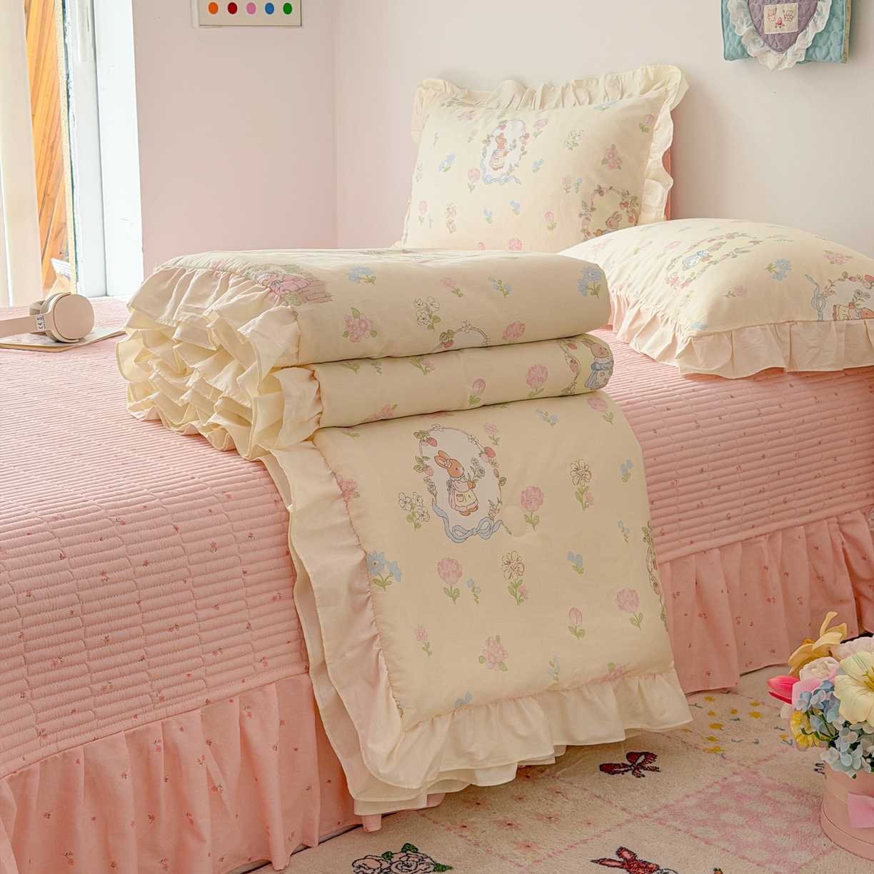 91家纺网 家纺一手货源 找家纺 女子家纺 2026新款全棉花边夏被全棉床盖夏被四件套 云间花信