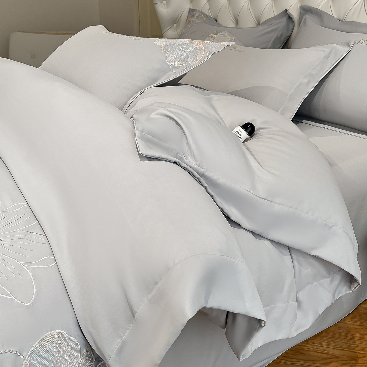 91家纺网 家纺一手货源 找家纺 经年 2026春夏新款天丝刺绣四件套-时光 时光-爵士灰