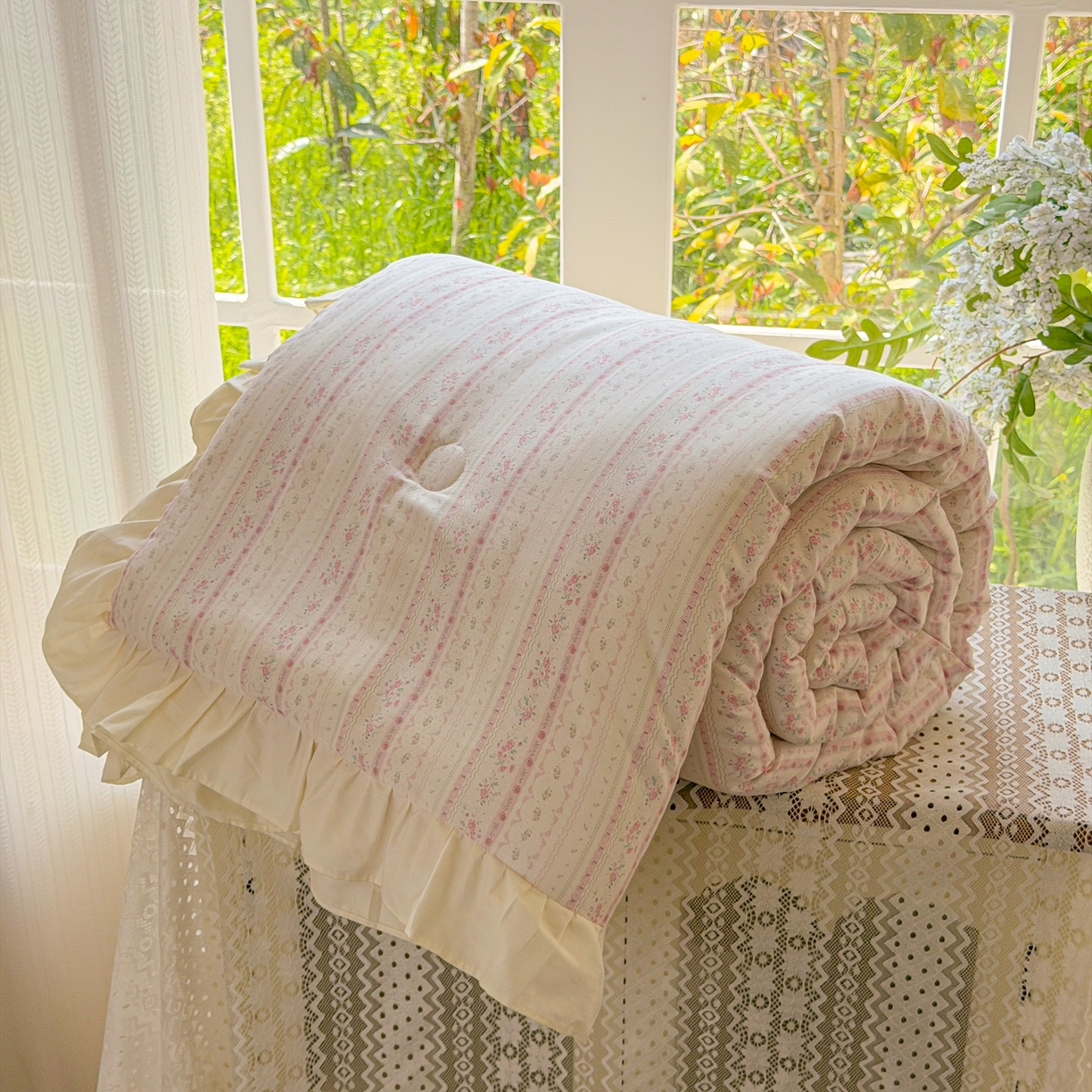 91家纺网 家纺一手货源 找家纺 女子家纺 2026新款全棉花边夏被全棉床盖夏被四件套 素条花-粉