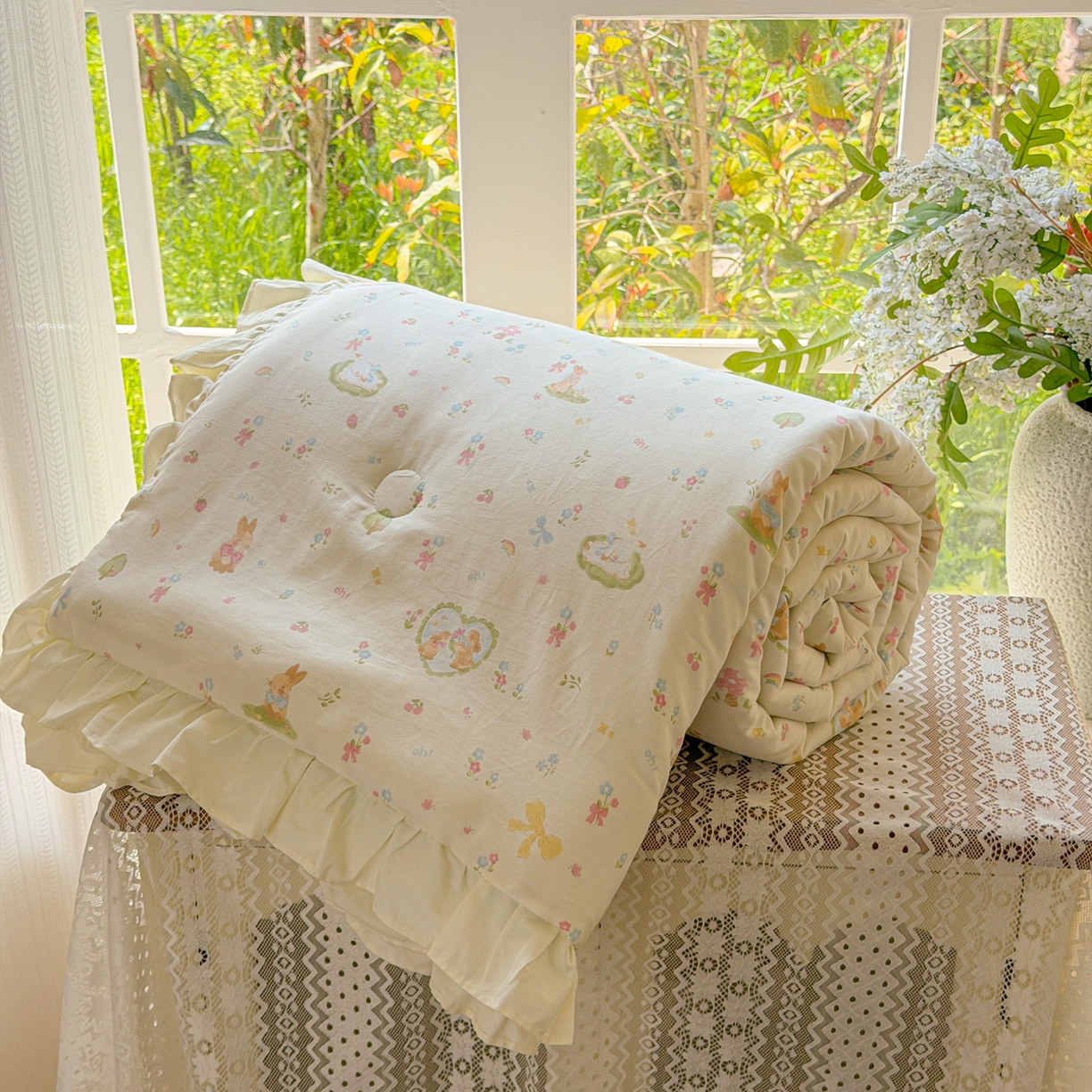 91家纺网 家纺一手货源 找家纺 女子家纺 2026新款全棉花边夏被全棉床盖夏被四件套 兔与花笺