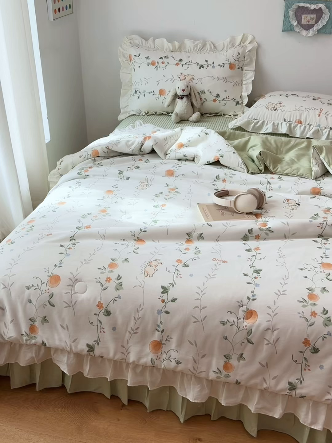91家纺网 家纺一手货源 找家纺 女子家纺 2026新款全棉花边夏被全棉床盖夏被四件套 牵藤兔