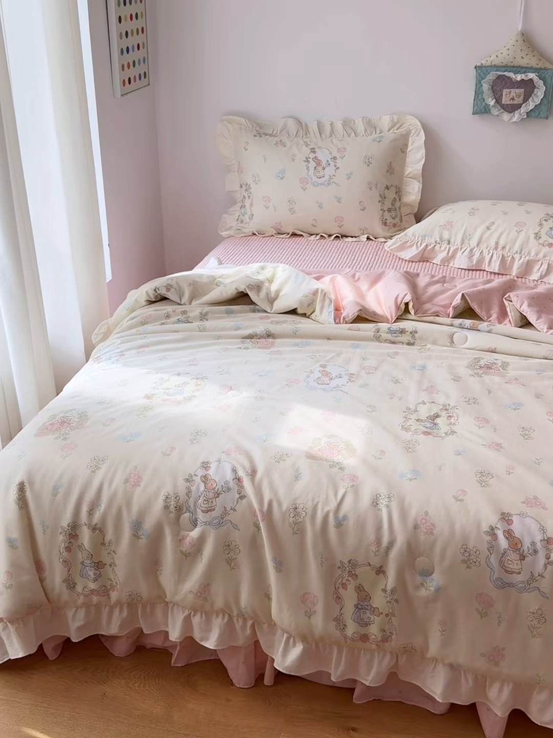 91家纺网 家纺一手货源 找家纺 女子家纺 2026新款全棉花边夏被全棉床盖夏被四件套 云间花信