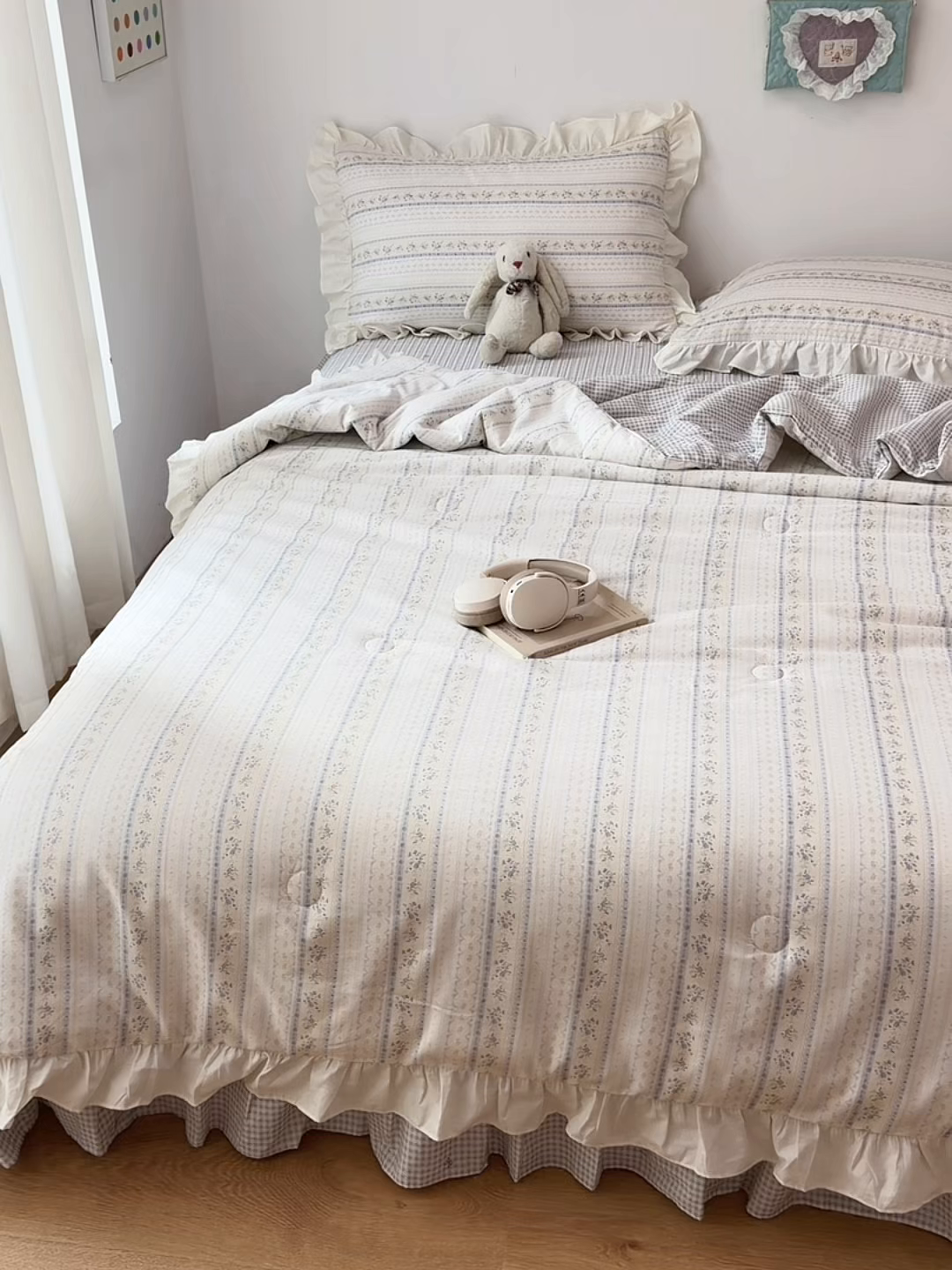 91家纺网 家纺一手货源 找家纺 女子家纺 2026新款全棉花边夏被全棉床盖夏被四件套 素条花-蓝