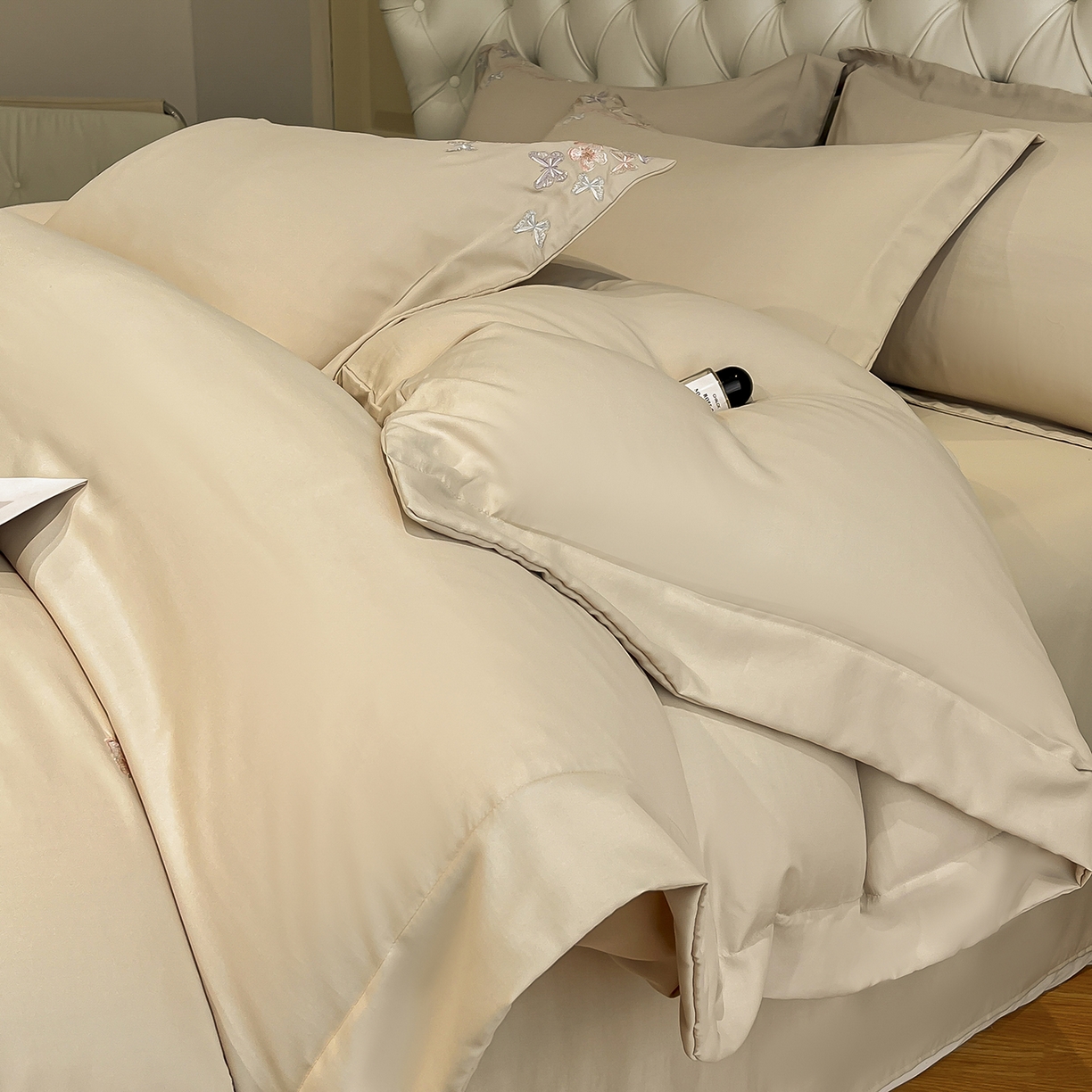 91家纺网 家纺一手货源 找家纺 经年 2026春夏新款天丝刺绣四件套-蝶恋 蝶恋-香槟