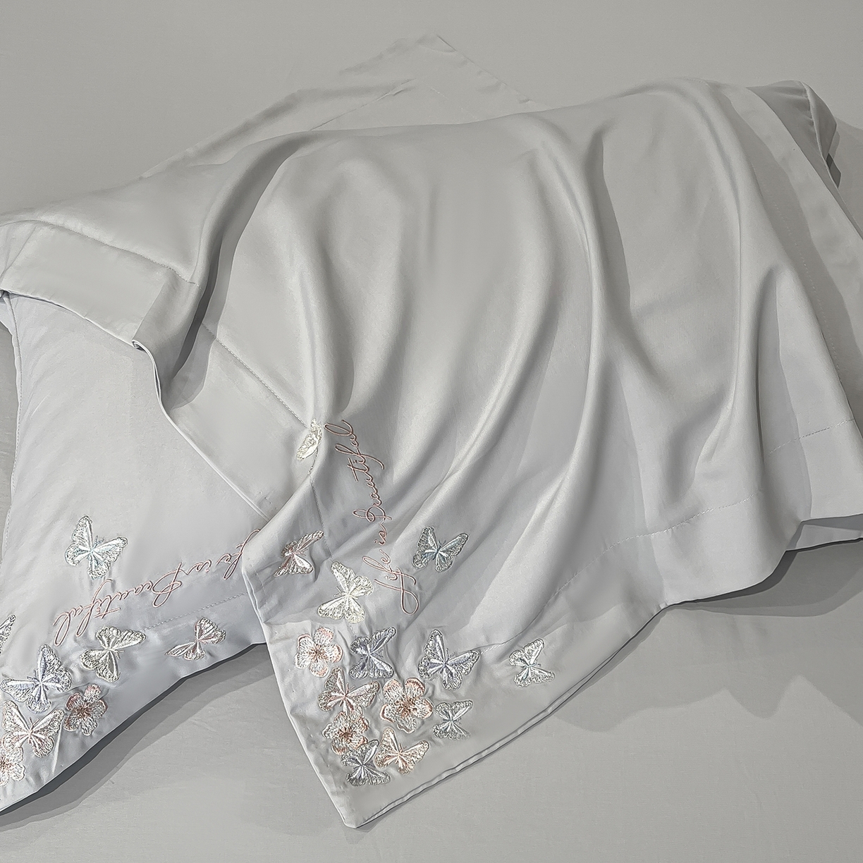 91家纺网 家纺一手货源 找家纺 经年 2026春夏新款天丝刺绣四件套-蝶恋 蝶恋-爵士灰