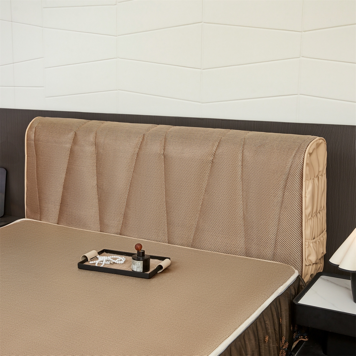 91家纺网 家纺一手货源 找家纺 情恒家纺 2026新款冰藤加厚双面全包床头罩 皇家-香槟金 1.2米