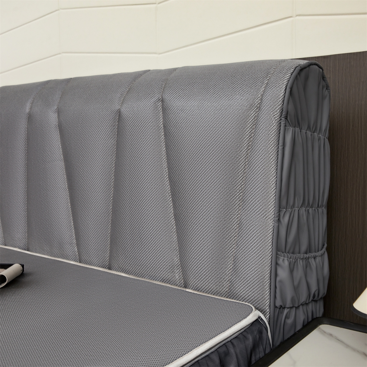 91家纺网 家纺一手货源 找家纺 情恒家纺 2026新款冰藤加厚双面全包床头罩 皇家-高级灰 1.9米