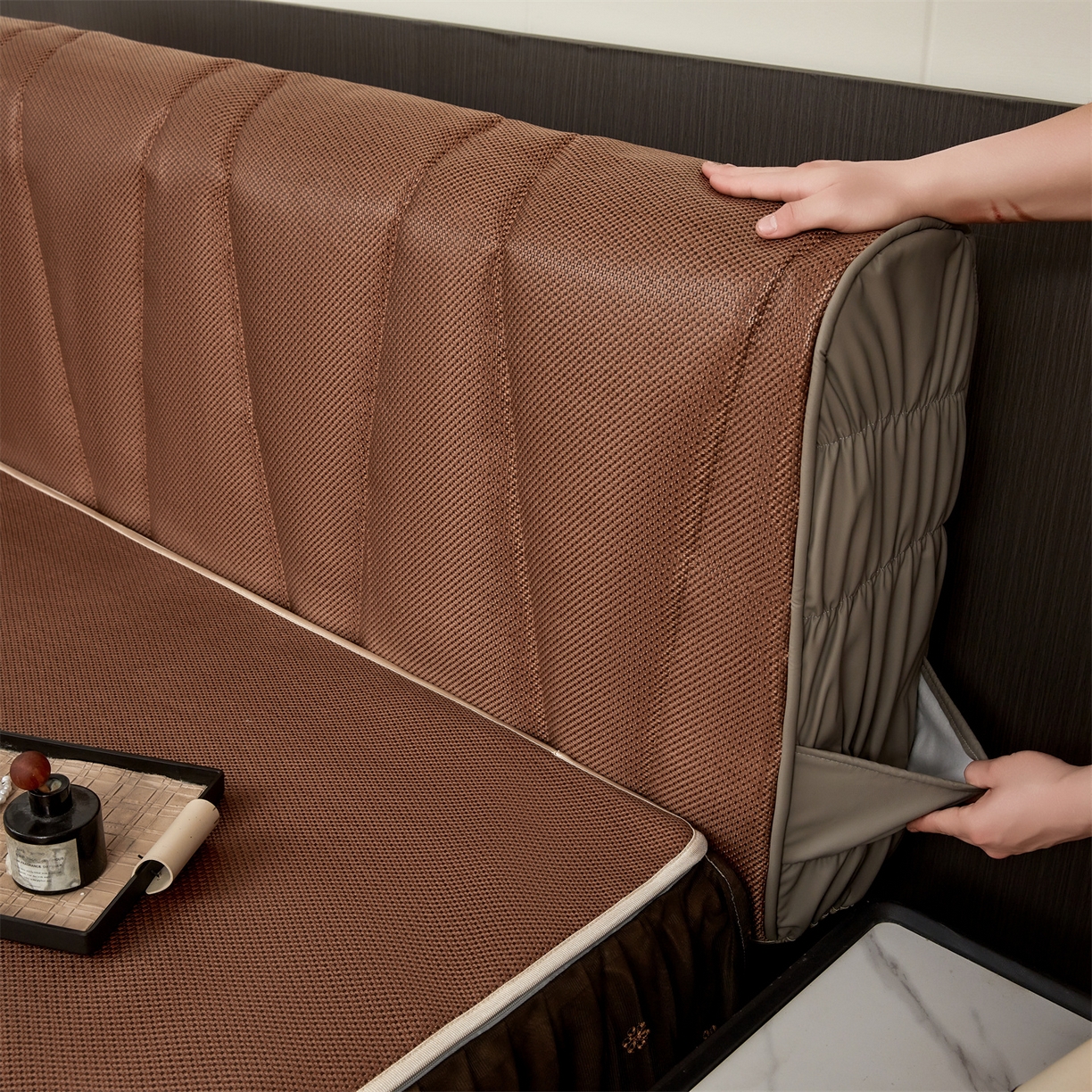 91家纺网 家纺一手货源 找家纺 情恒家纺 2026新款冰藤加厚双面全包床头罩 皇家-咖啡棕 2.2米