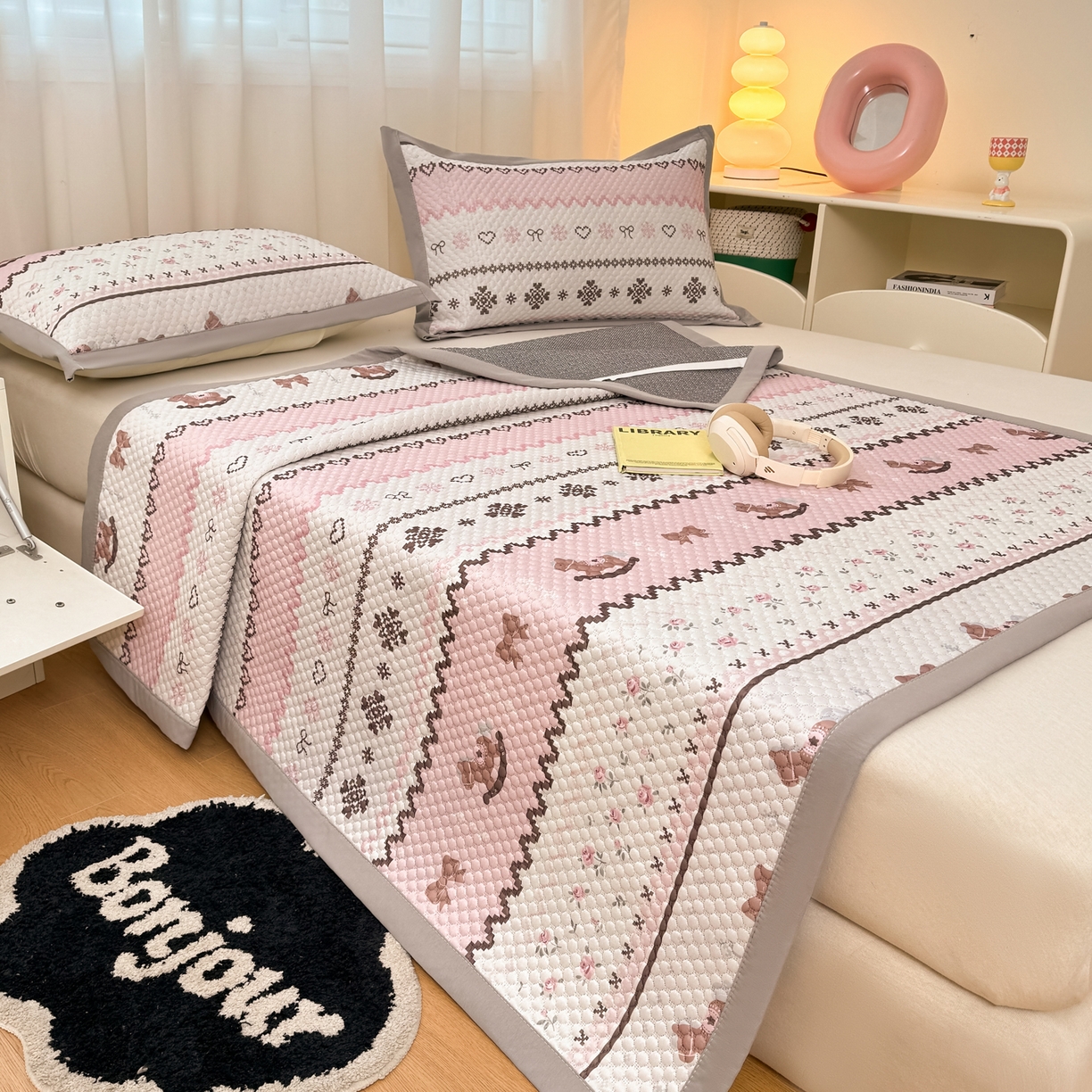 91家纺网 家纺一手货源 找家纺 寐居家纺 2026新款冰豆豆数码印花席三明治底凉席席子 摇摇马