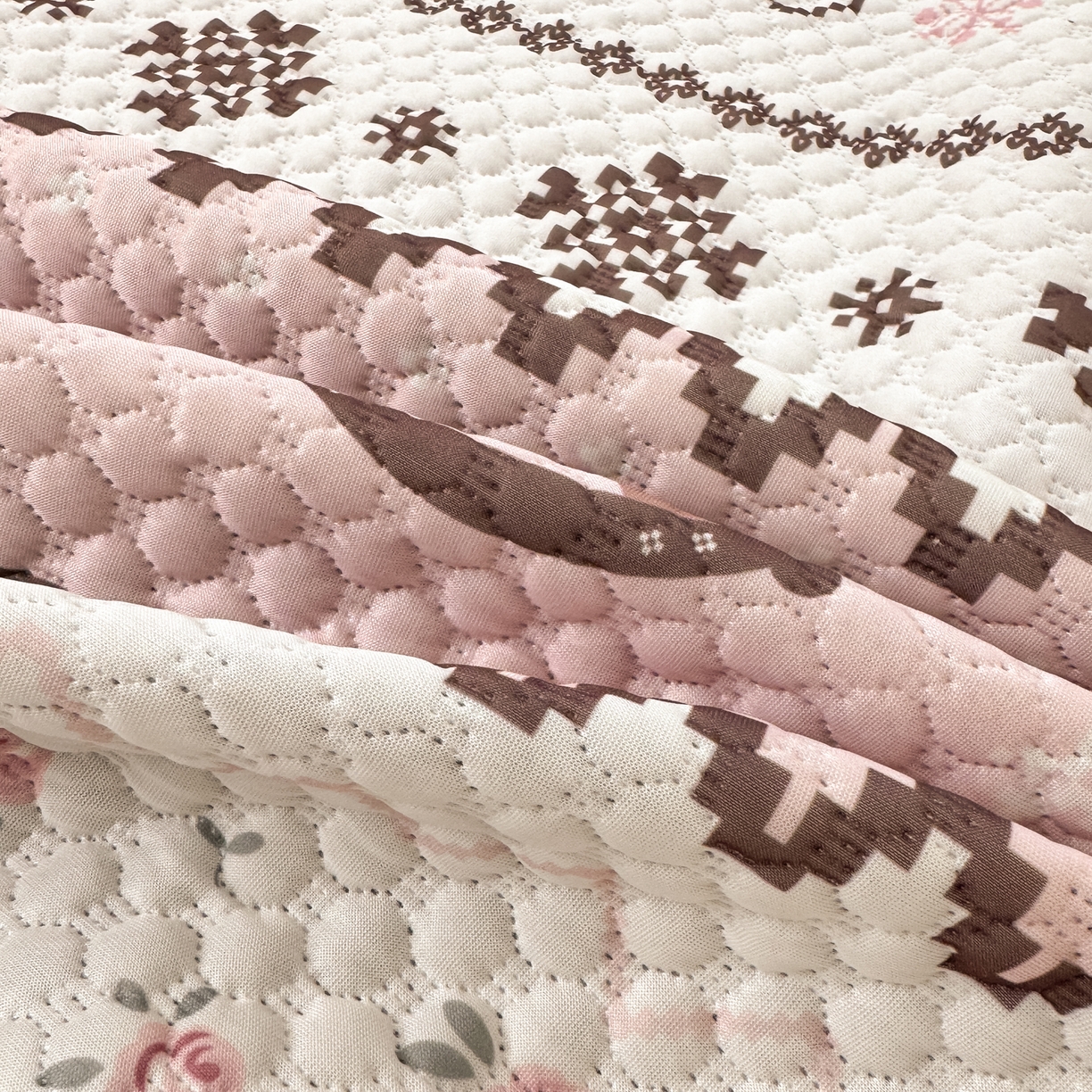 91家纺网 家纺一手货源 找家纺 寐居家纺 2026新款冰豆豆数码印花席三明治底凉席席子 摇摇马