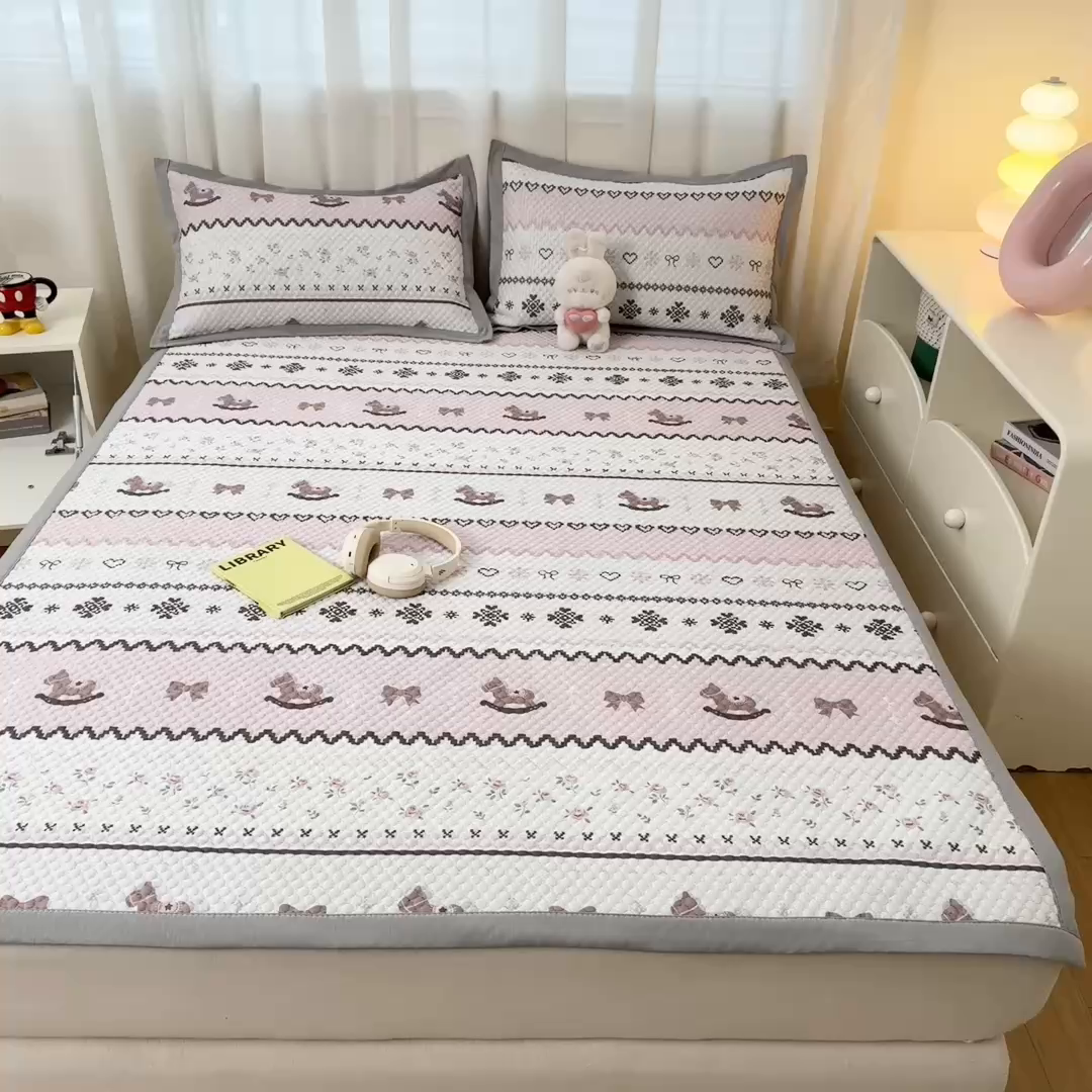 91家纺网 家纺一手货源 找家纺 寐居家纺 2026新款冰豆豆数码印花席三明治底凉席席子 摇摇马