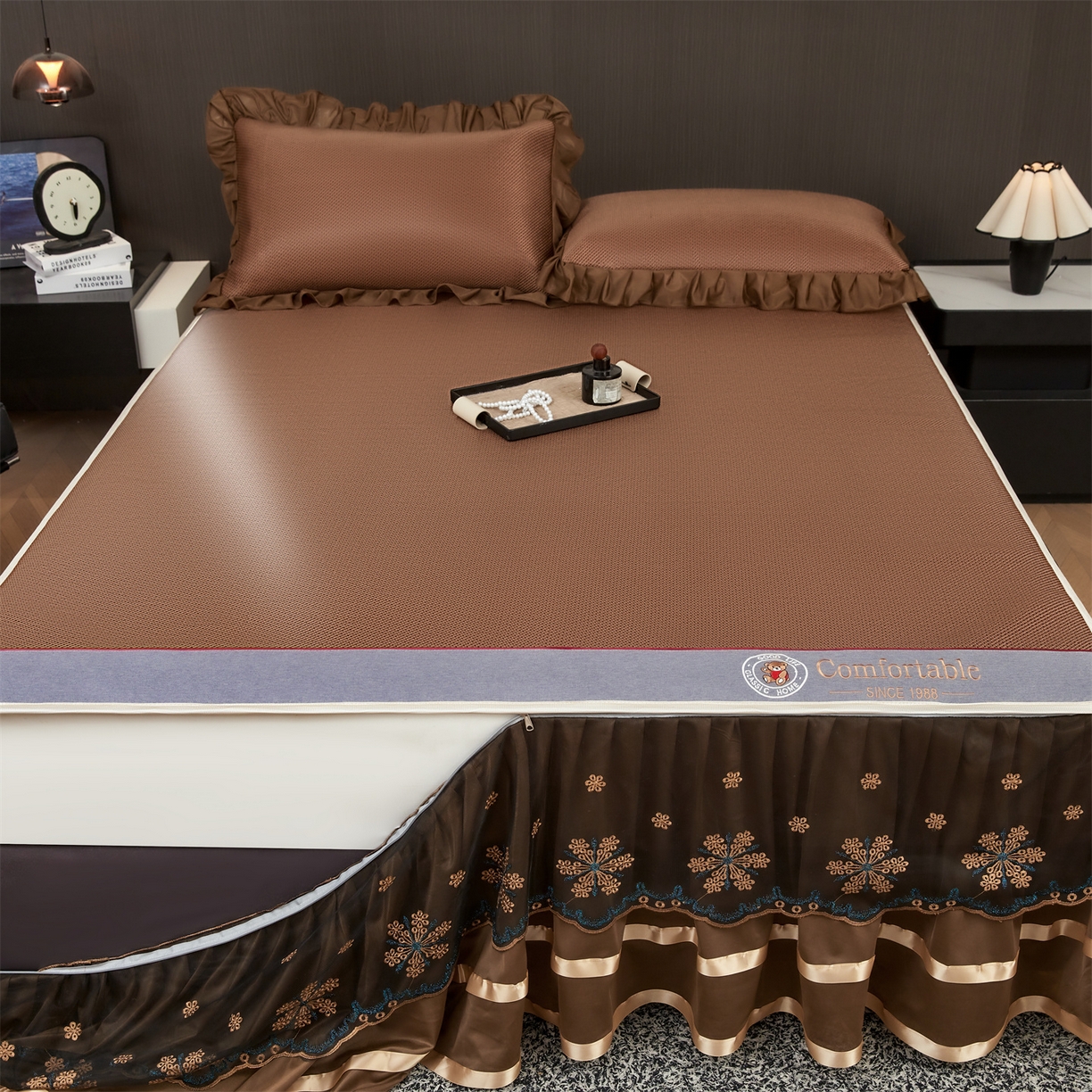 91家纺网 家纺一手货源 找家纺 情恒家纺 2026新款冰藤席可拆卸床裙款凉席席子凉席三件套-皇家 皇家-咖啡棕