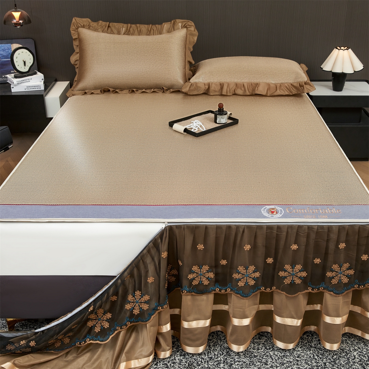 91家纺网 家纺一手货源 找家纺 情恒家纺 2026新款冰藤席可拆卸床裙款凉席席子凉席三件套-皇家 皇家-香槟金