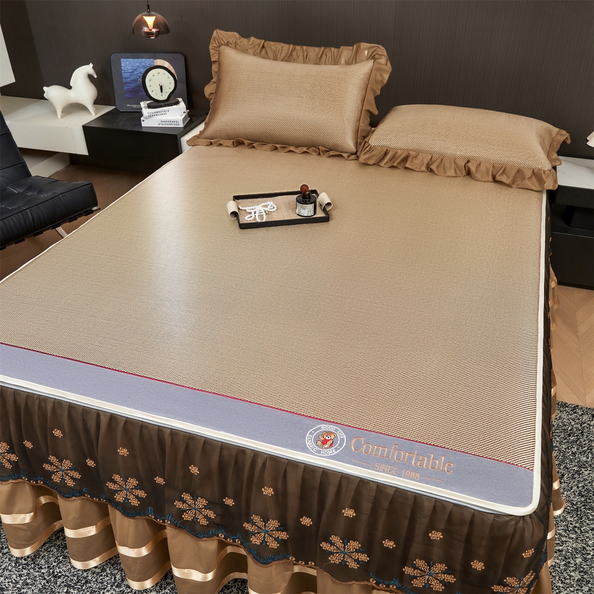 91家纺网 家纺一手货源 找家纺 情恒家纺 2026新款冰藤席可拆卸床裙款凉席席子凉席三件套-皇家 皇家-香槟金